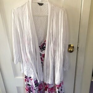 Denver Hayes White Knit Cardigan size medium exlarge. Light long sleeve sweater